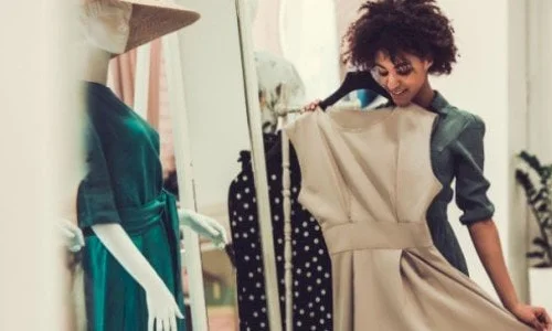 أهم 40 تفسير لرؤية اللباس الفضفاض في المنام لابن سيرين