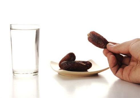 الصيام في المنام وما تفسير حلم شرب الماء اثناء الصيام؟