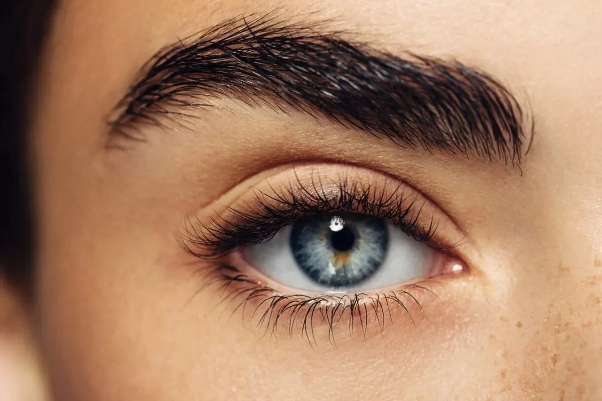 العين في المنام للمتزوجة وتفسير حلم تكحيل العين للمتزوجه