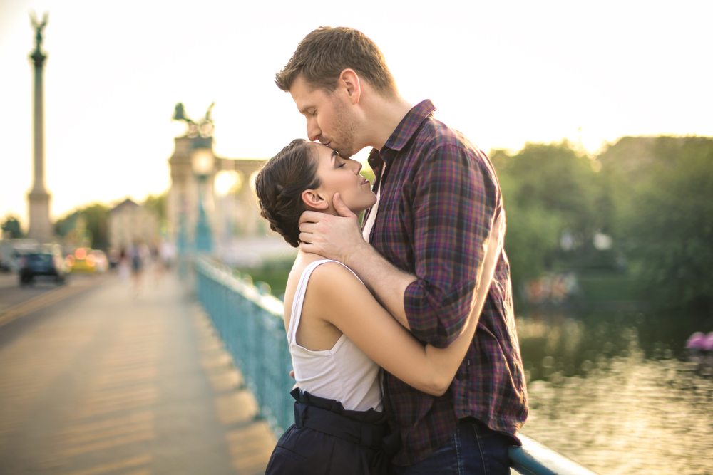 ما هو تفسير تقبيل الرأس في المنام لابن سيرين؟