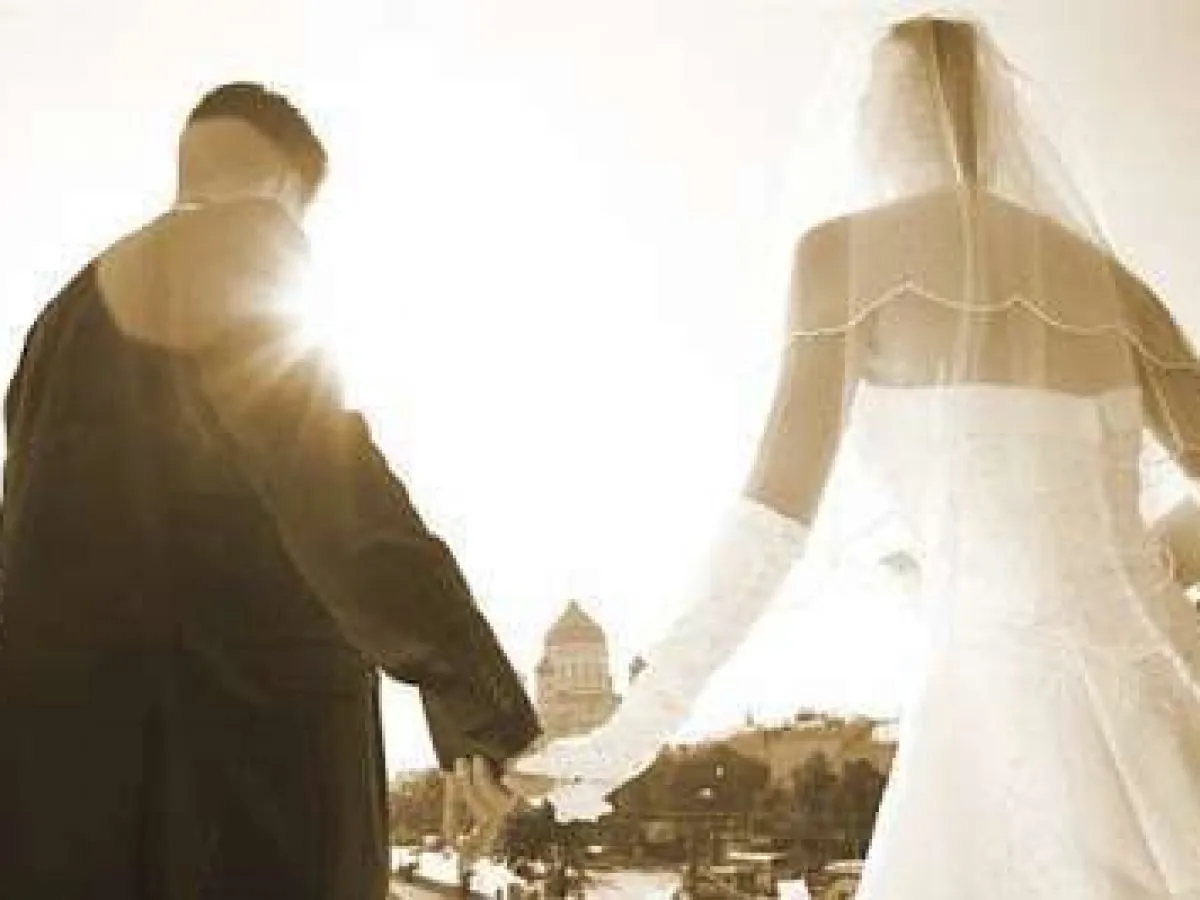 زواج الأخت في المنام وحلمت ان اختي تجهز لزواجها وهي متزوجة