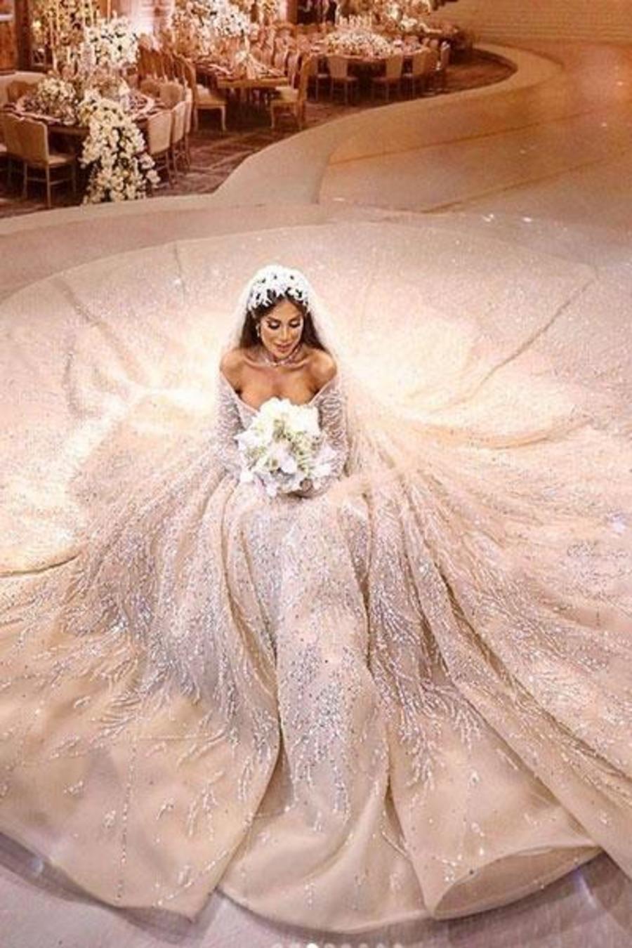 7 دلالات لحلم الفستان الأبيض في المنام للعزباء لابن سيرين تعرف عليهم بالتفصيل