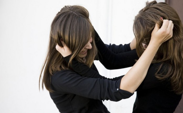  تفسير حلم المضاربة مع الأقارب وما تفسير رؤية الشجار مع امي في المنام؟